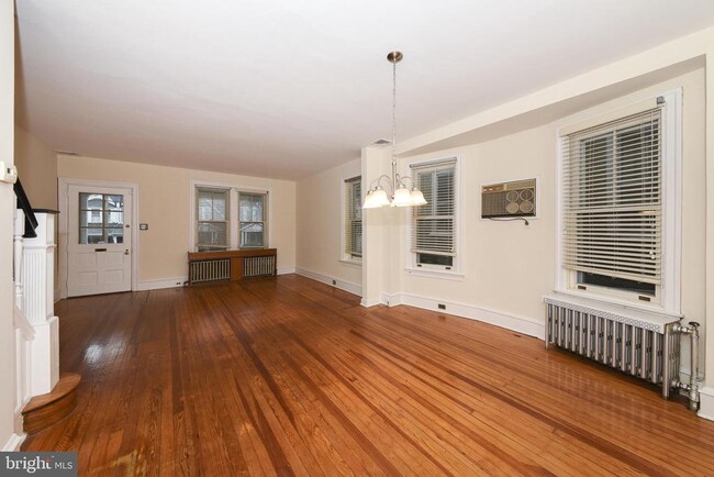 Building Photo - 21 E Abington Ave