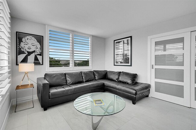 Building Photo - 3051 N Course Dr