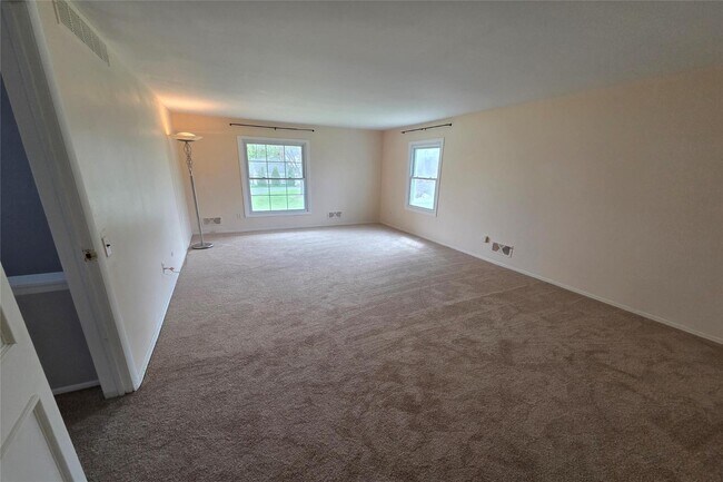 Building Photo - 515 Hobnail Cir