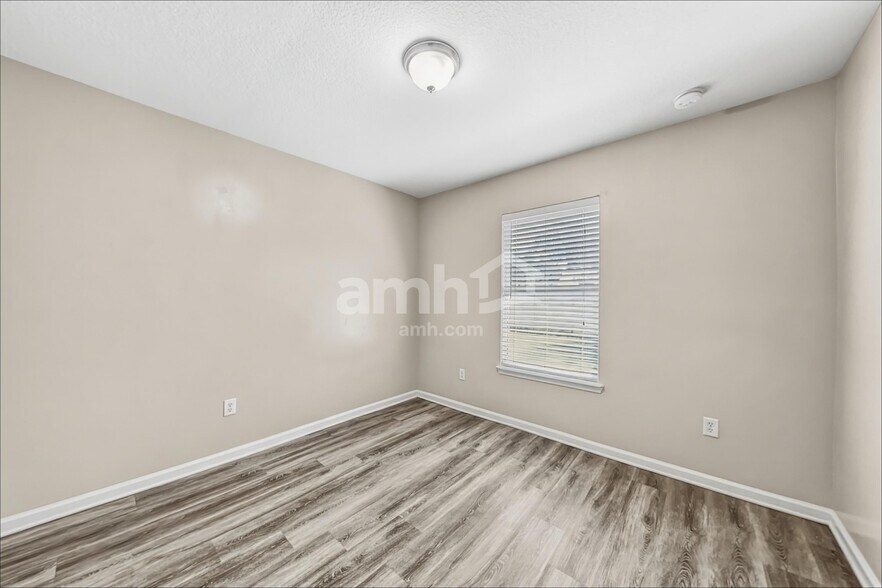 Building Photo - 3201 Ginny Lake Dr