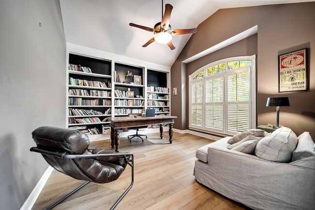 Building Photo - 9813 Albemarle Ln