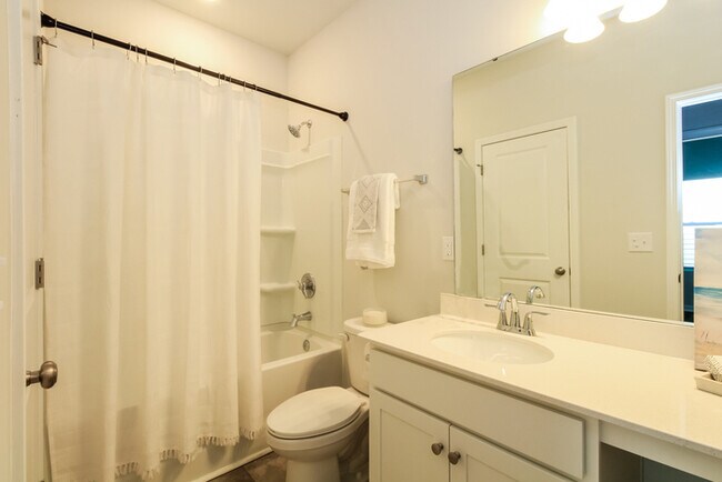 Building Photo - Comfort, Style, and Privacy Await at Mill ...
