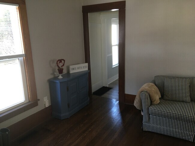 Building Photo - 231 Jones St