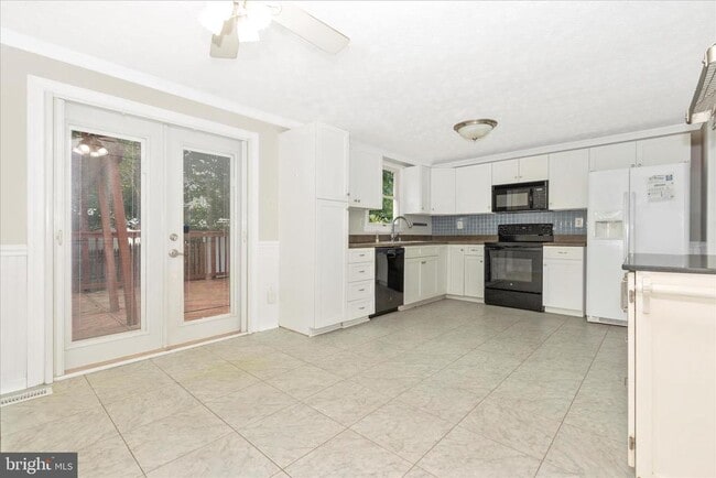 Building Photo - 207 Contour Rd