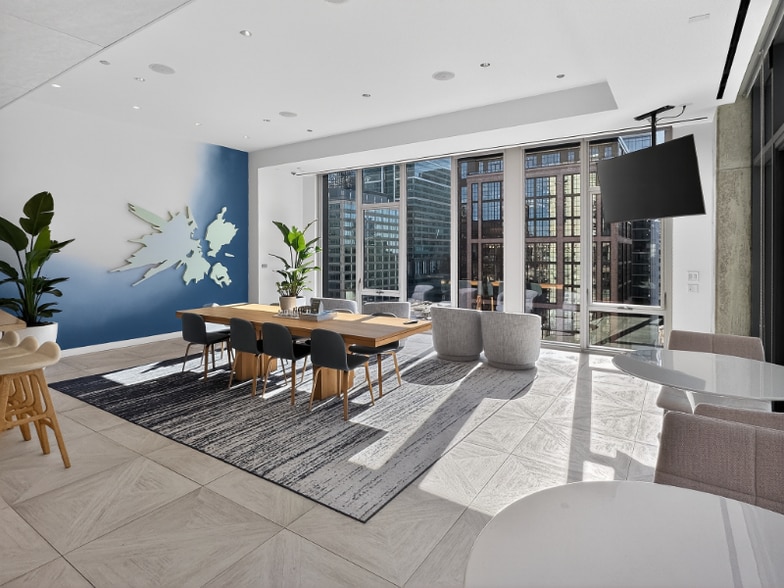 Building Photo - 167 N Desplaines St