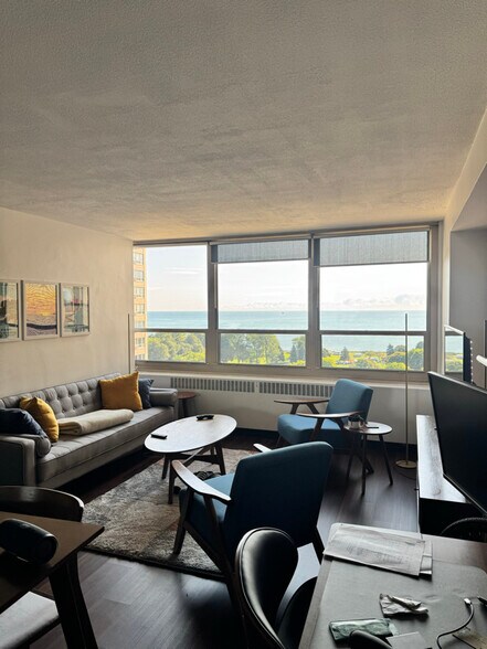Building Photo - 3950 N Lake Shore Dr