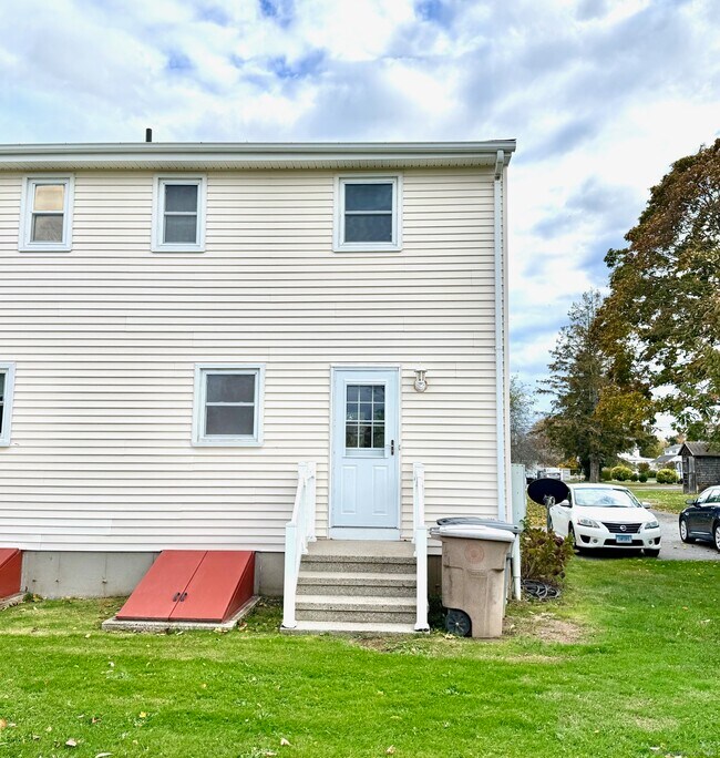 Building Photo - 56 Smith St