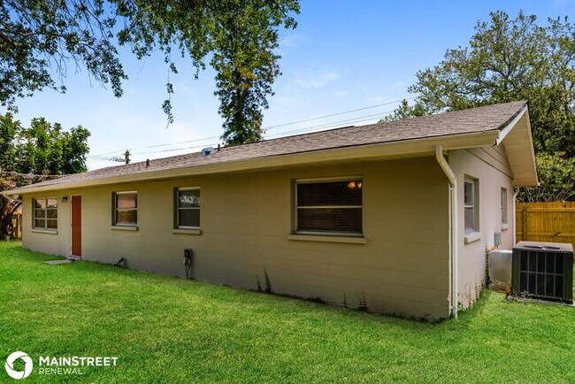 Building Photo - 4506 9TH ST W, BRADENTON, FL 34207