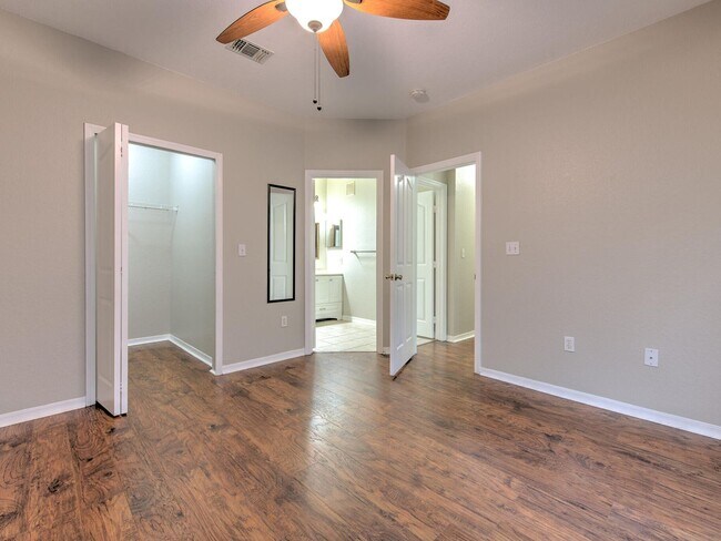 Building Photo - 5703 Legacy Crescent Pl