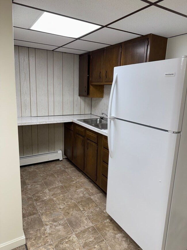 Building Photo - Stunning 3-bedroom, 3-bathroom single family home