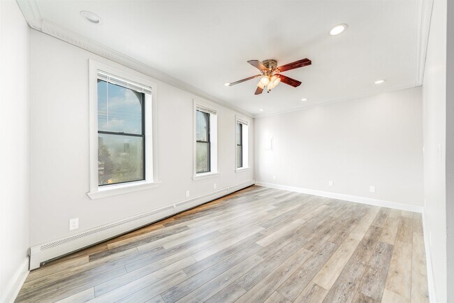 Building Photo - 369 3rd St