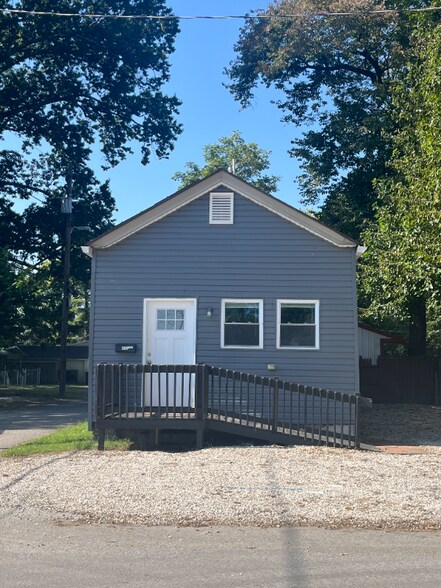 Primary Photo - 417 E 18th St