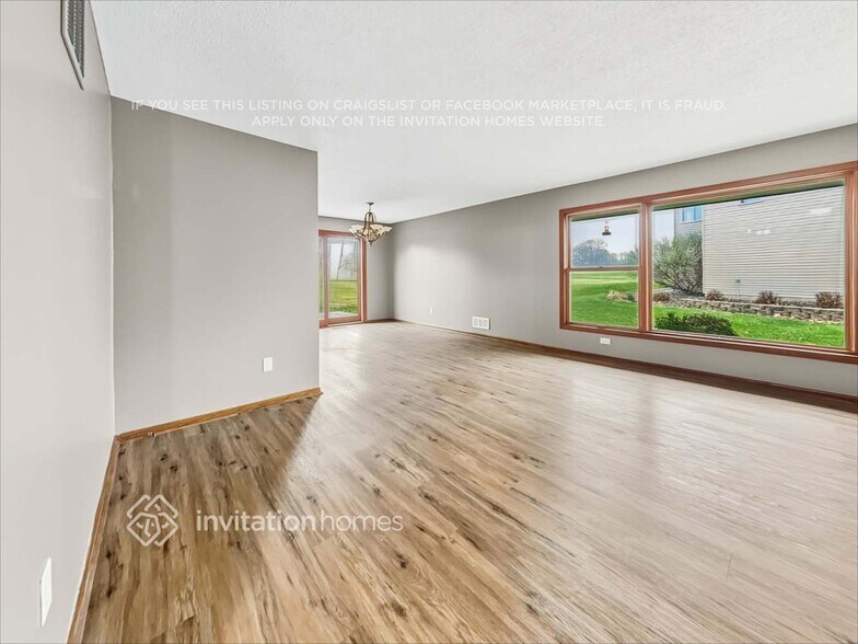 Building Photo - 7015 W Shadow Lake Dr