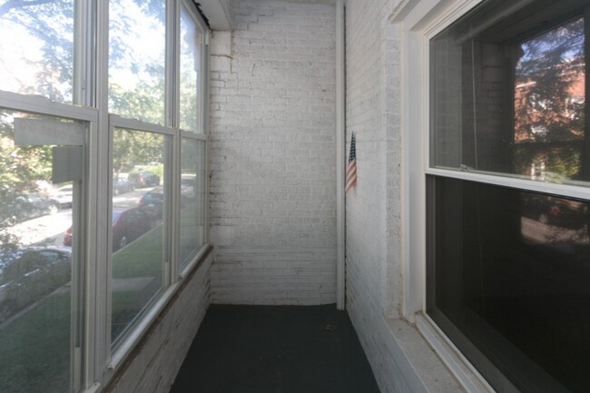 Building Photo - Lincoln Square / Ravenswood - 2 Bed / 1 Bath - Heat Included