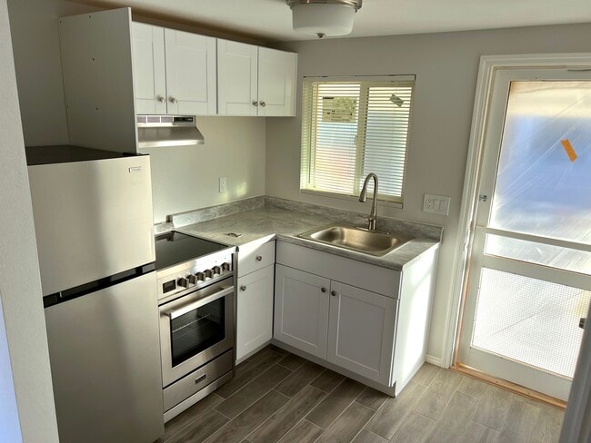 Building Photo - 441 E Brady St