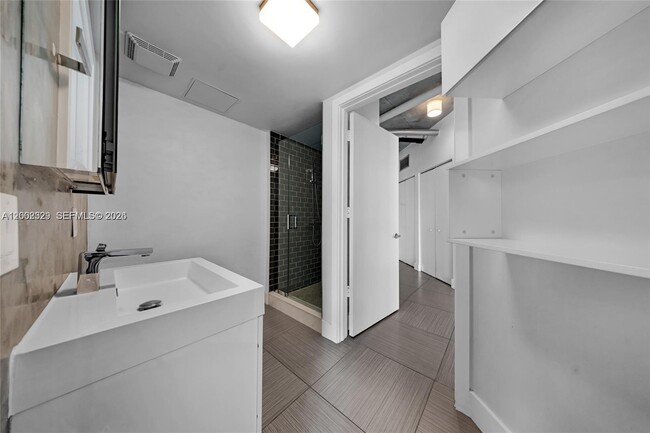 Building Photo - 690 SW 1st Ct