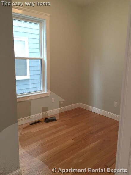 Building Photo - 374 Prospect St