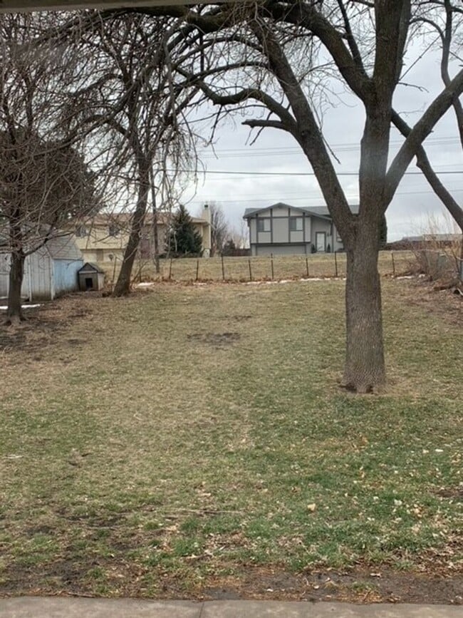 Building Photo - Cute Three bedroom in Airpark Available Now!