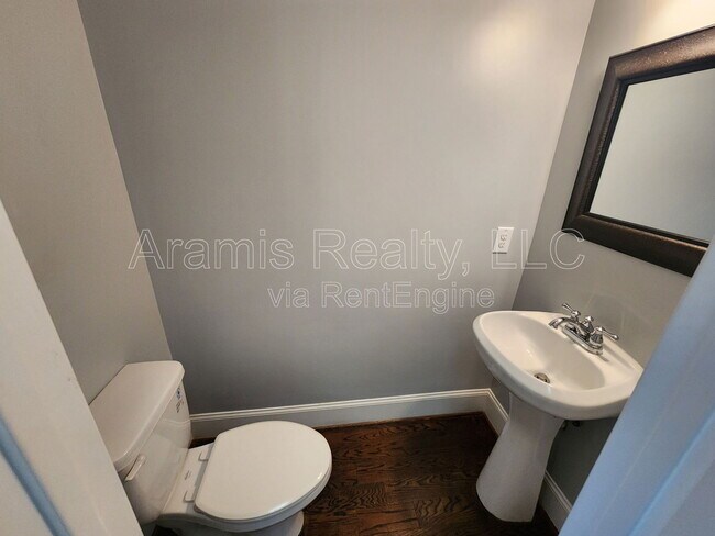 Building Photo - 200 Marion Pl NE