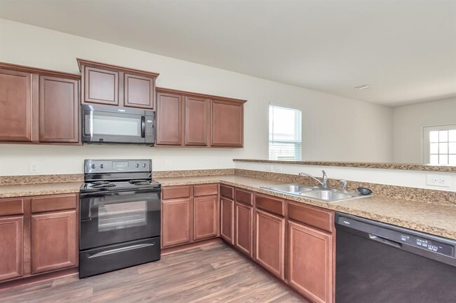 Building Photo - 718 Crystal Lakes Dr