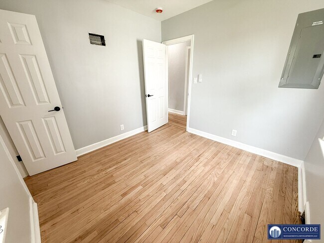 Building Photo - 3210 S 48th St