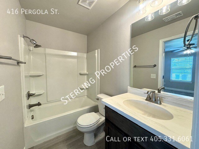 Building Photo - 416 Pergola St