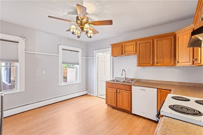 Building Photo - 41 Oak St