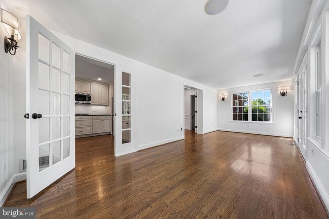 Building Photo - 2718 S June St