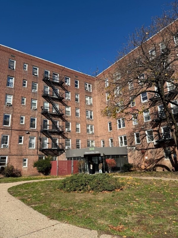 Building Photo - 103 Chancellor Ave