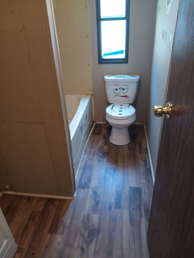 Building Photo - Spartanburg, 2 bedrooms, 1 bath. $700 a mo...