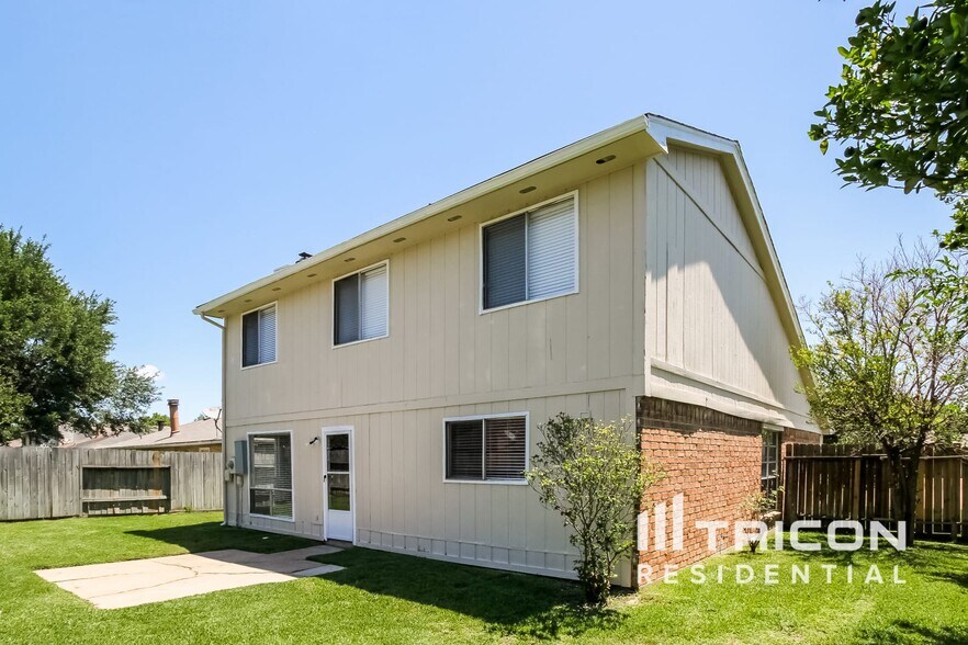 Building Photo - 3738 Xenophon Dr