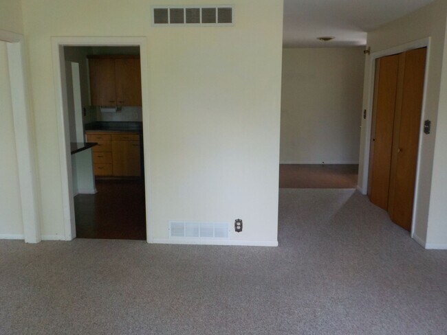 Living room - 101 S Bunker Hill Dr