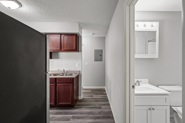 Building Photo - Rosco Apts-2720