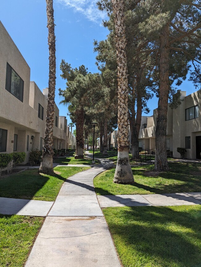 Building Photo - 2685 Ruthe Duarte Ave