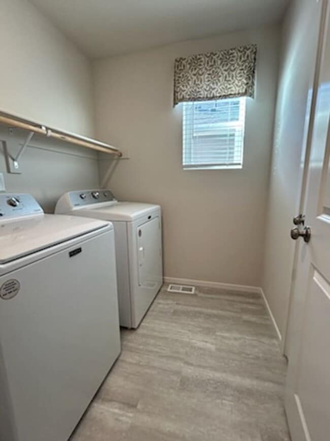 Building Photo - Brand New & Beautiful- 4 bed/2.5 ba + Loft, EV Garage Charging, Quartz Countertops, Fenced Yard!
