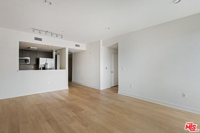 Building Photo - 436 S Virgil Ave