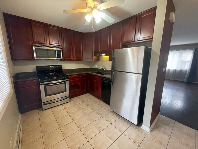 Primary Photo - 1163 Deerfield Rd