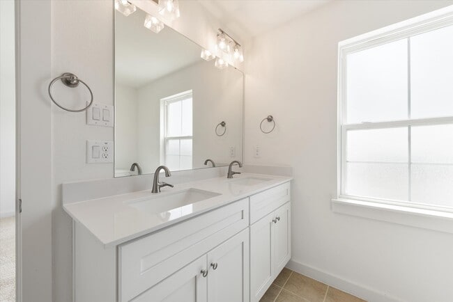 Building Photo - 1230 Elm Ct