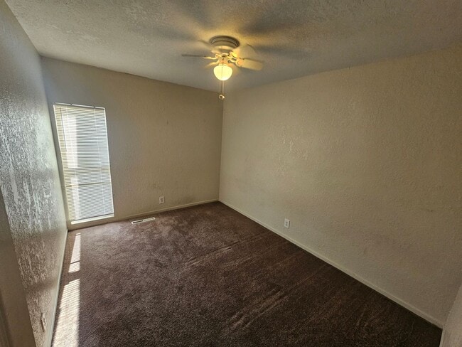 Building Photo - Charming Castro Valley Home: Spacious Livi...
