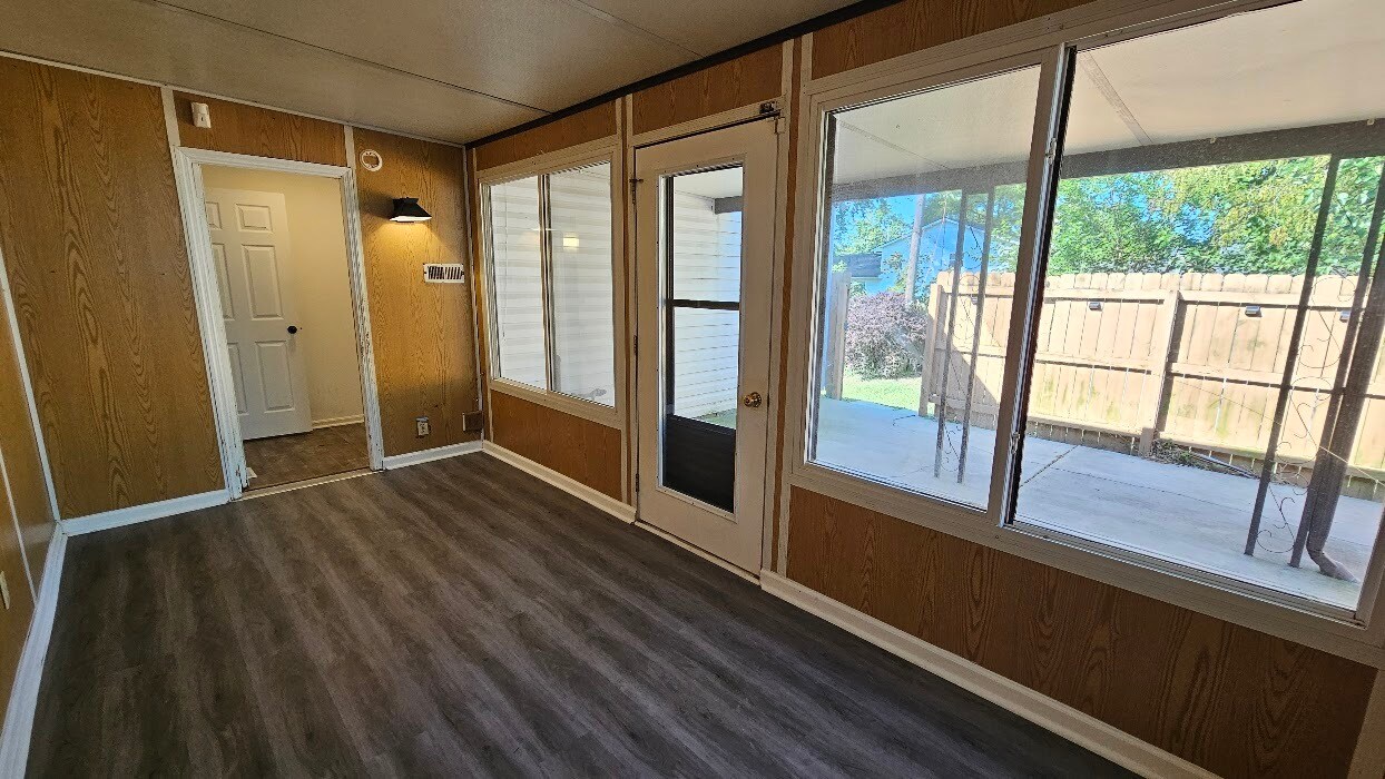 Four Season Room - 626 Woods Crossing Dr