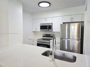Building Photo - 2890 N Oakland Forest Dr