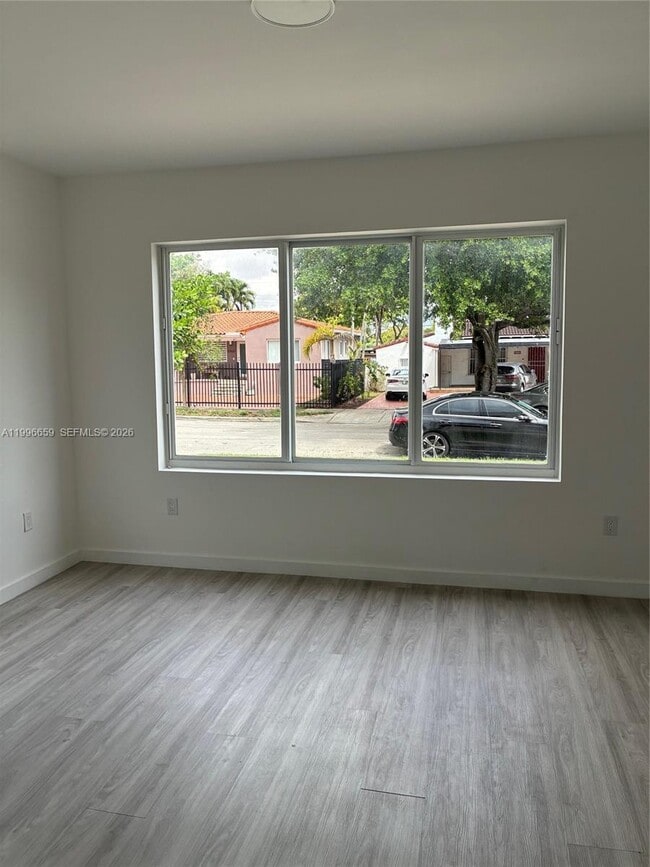 Building Photo - 2352 SW 5th St