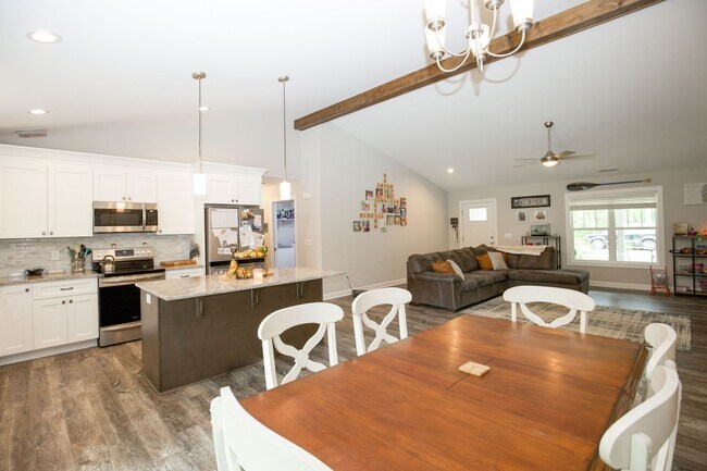 Building Photo - The perfect home! * *Coming up soon!!!!!**