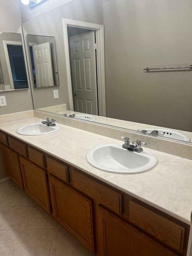Building Photo - Murrieta Entertainer’s Dream Home for Lease!