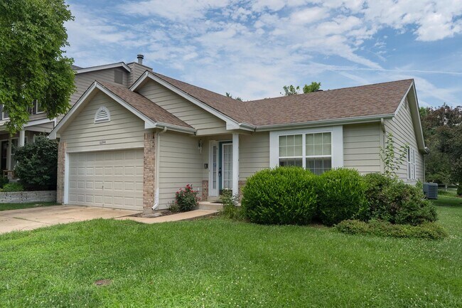 Building Photo - 16944 Hickory Crest Dr