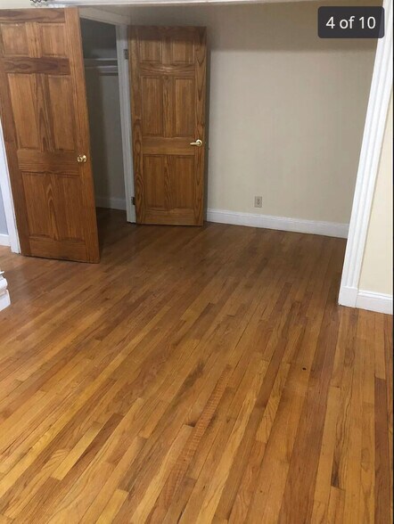 Building Photo - 376 Riverway