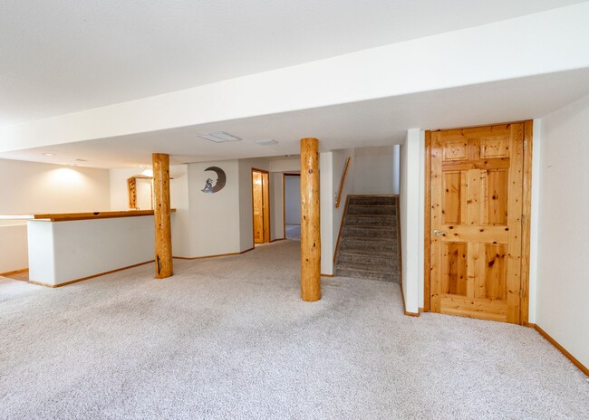 Building Photo - *COMING SOON* 5 Bedroom Broadmoor Beauty A...