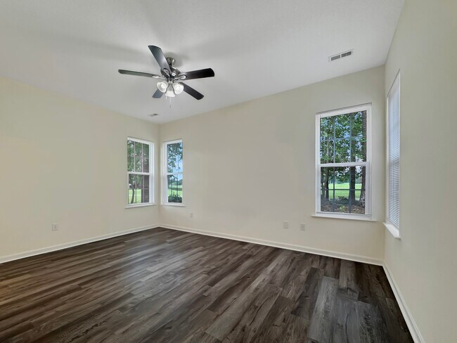 Building Photo - 4333 Oakwood Cir