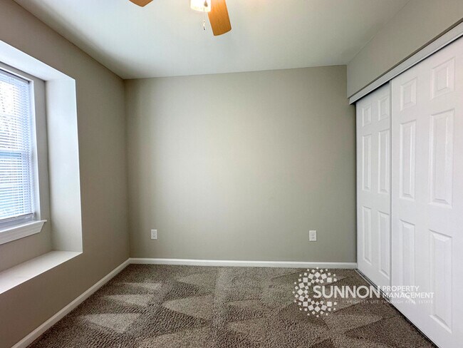 Building Photo - Beautifully Remodeled 3BR/2.5BA Townhome