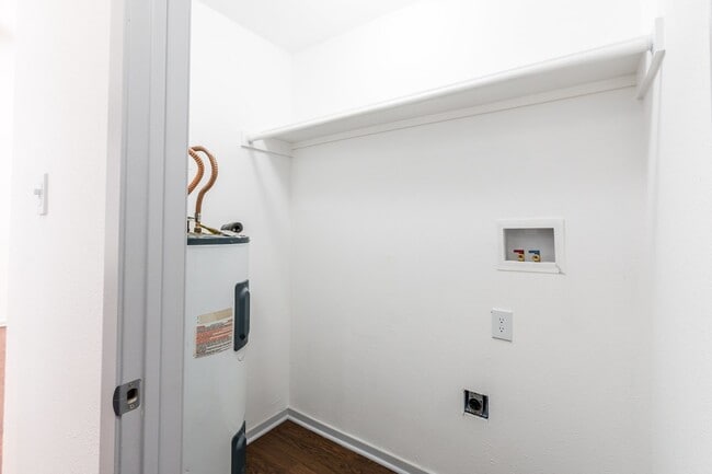 Building Photo - Luxury Duplex. Best Prices In South Austin! Steps from Hike & Bike Trail And Downtown!